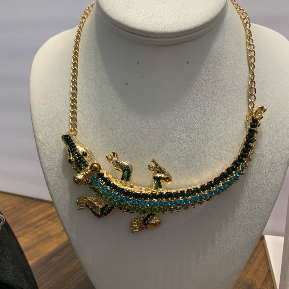 Gold and Green Crocodile Necklace - Picture 2 of 6